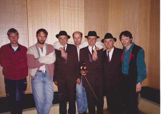 <p>Žiga Golob, Jonas Žnidaršič, Jožek Kociper, Vlado Kreslin, Janez Kociper, Miro Tomassini, Jure Hübscher. <br>Foto arhiv V. K.</p>