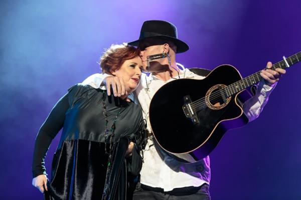 <p>Mary Coughlan and Vlado Kreslin.<br>Foto: Sandi Fišer</p>