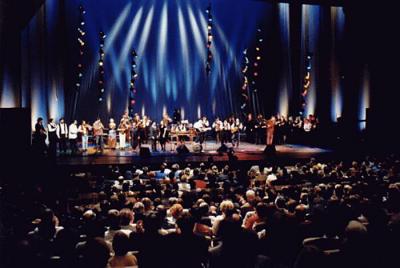 <p>Skupinska slika nastopajočij, 1998<br>Koncert Muzika, Cankarjev dom, 1. december 1998</p>