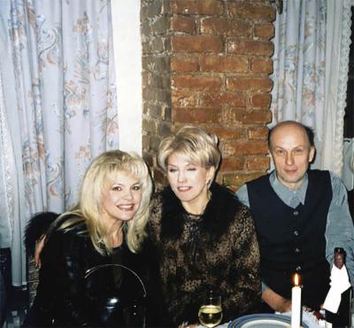 <p>Pefka Hanka Paldum pa Suzana Mančić, Sarajevo, december 1999</p>